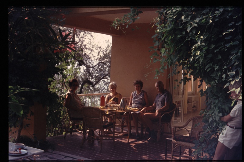 19.Gargnano jul 1975 Lili,Ilse,Papa,Mama,Peter.JPG